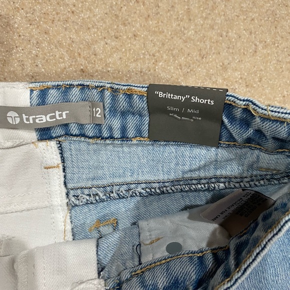 Kids' Colorblock Cutoff Denim Shorts
TRACTR - Picture 5 of 9